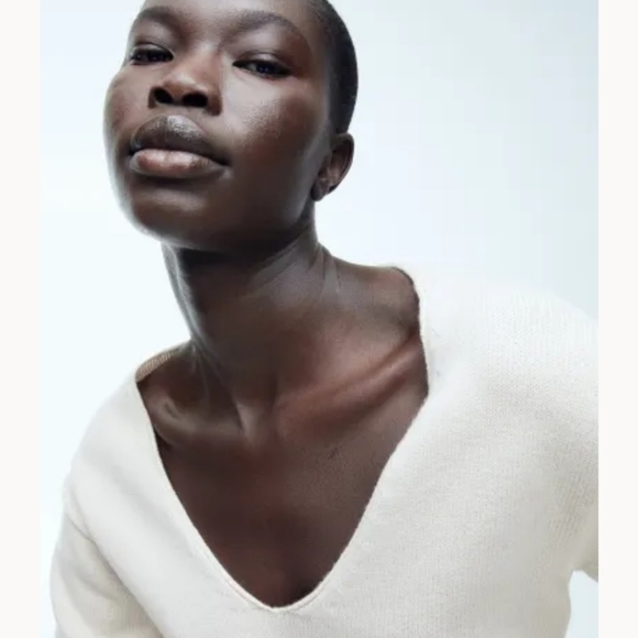 NWOT Zara V Neck Bell Sleeve Sweater - Picture 2 of 5